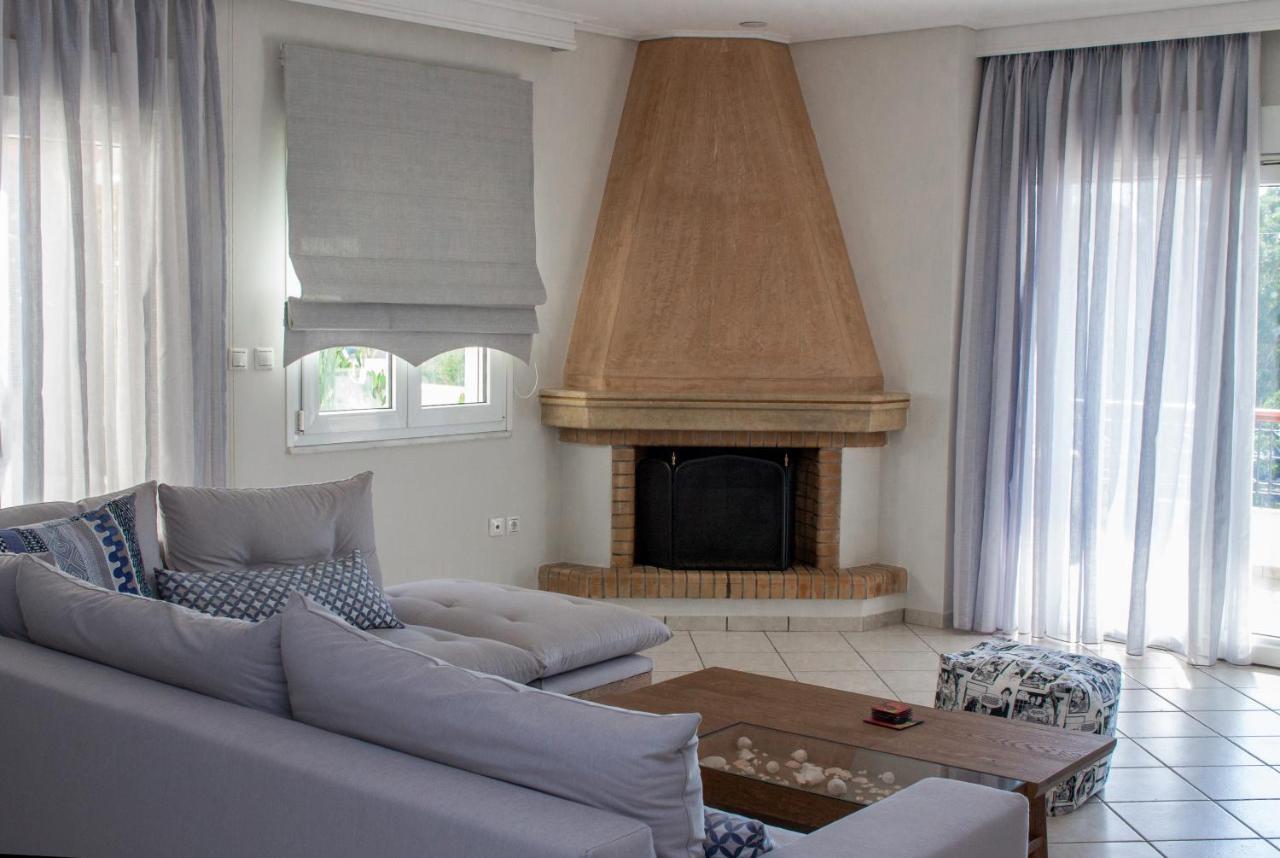 Luxury Seaview Apartment By The Sea Saronida Bagian luar foto