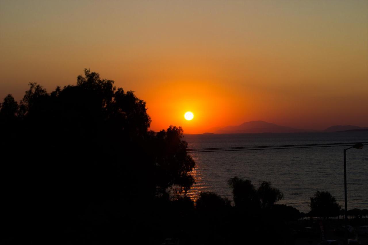Luxury Seaview Apartment By The Sea Saronida Bagian luar foto