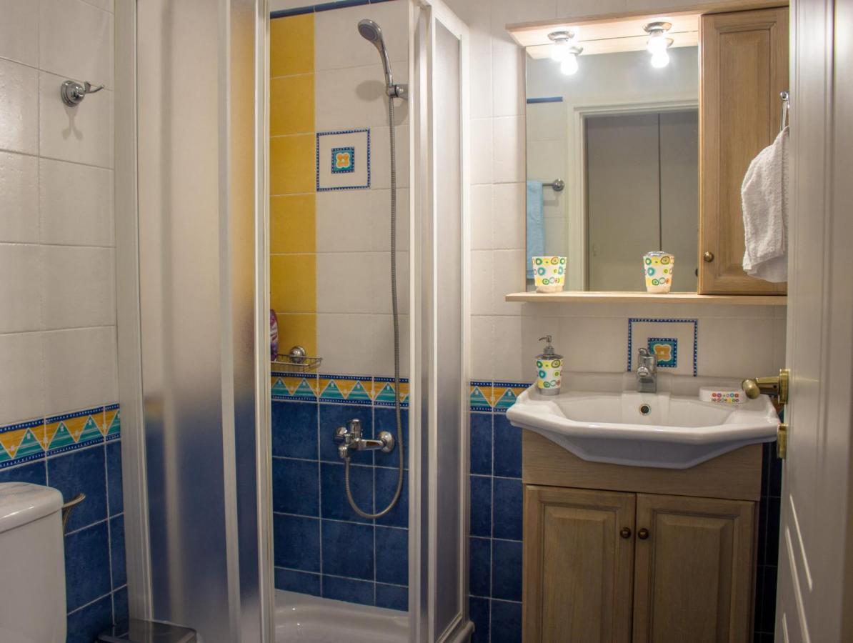 Luxury Seaview Apartment By The Sea Saronida Bagian luar foto