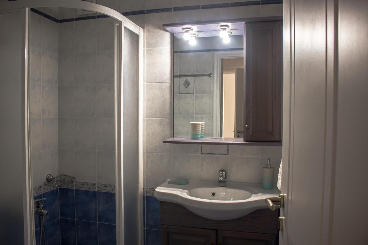 Luxury Seaview Apartment By The Sea Saronida Bagian luar foto