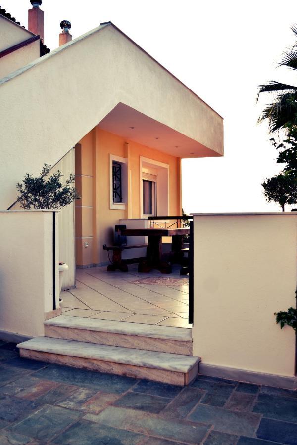 Luxury Seaview Apartment By The Sea Saronida Bagian luar foto