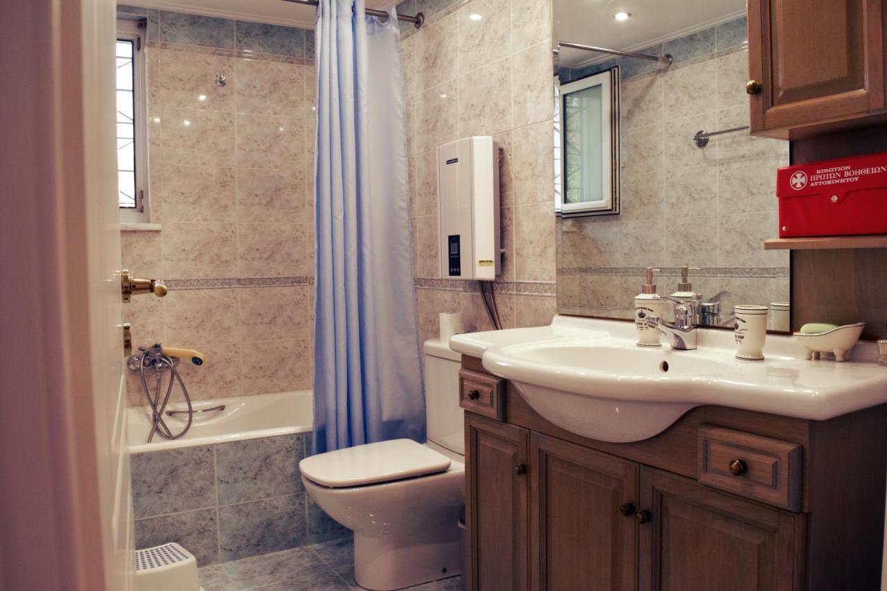 Luxury Seaview Apartment By The Sea Saronida Bagian luar foto
